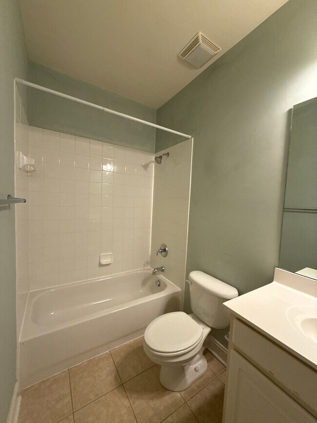 Building Photo - Elizabeth Townhome - T.R. Lawing Realty Property