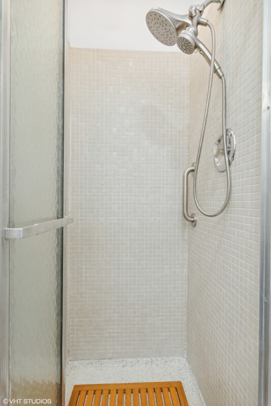 Building Photo - 2400 N Lakeview Ave