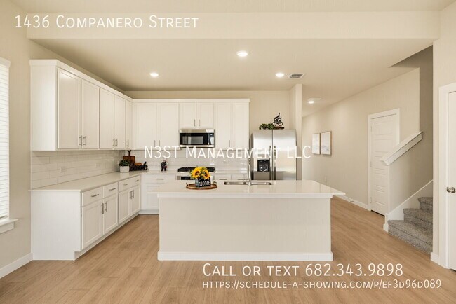 Building Photo - 1436 Companero St