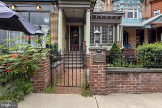 Building Photo - 4441 Spruce St