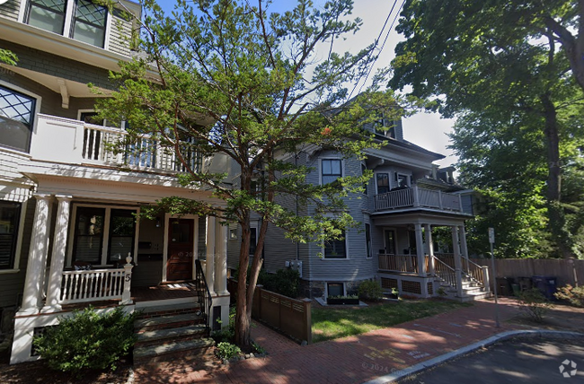 Building Photo - 8A Forest St