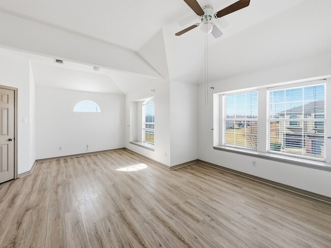 Building Photo - 3950 Seaside Ct