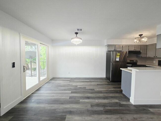Building Photo - 1833 Plum Ct