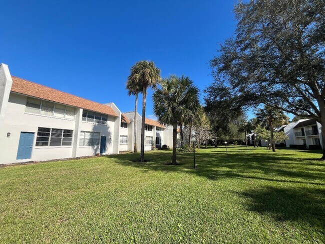 Building Photo - 2885 SW 22nd Ave