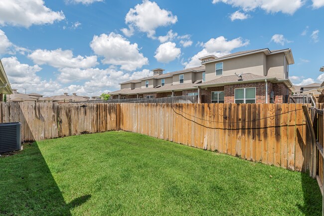 Building Photo - Available July 2026! 3/3.5 Mediterranean Style Townhouse!