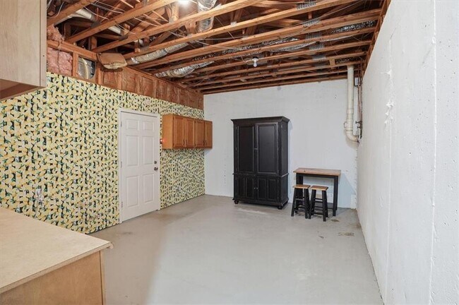 Building Photo - 2600 Holcomb Springs Dr