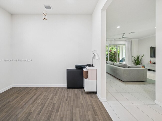 Building Photo - 4325 Large Leaf Ln