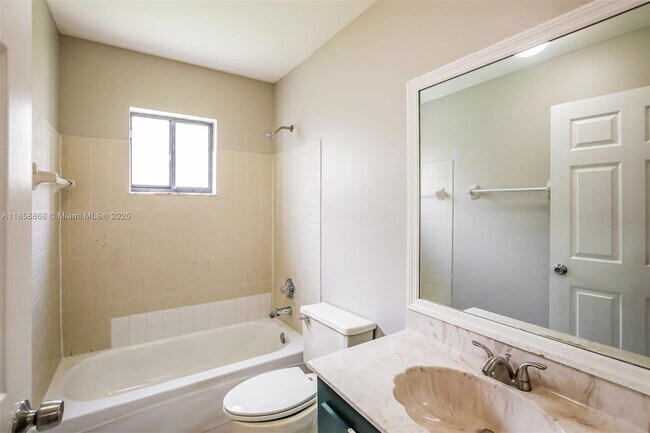 Building Photo - 899 Daffodil Dr