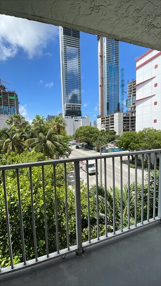 Building Photo - 800 N Miami Ave