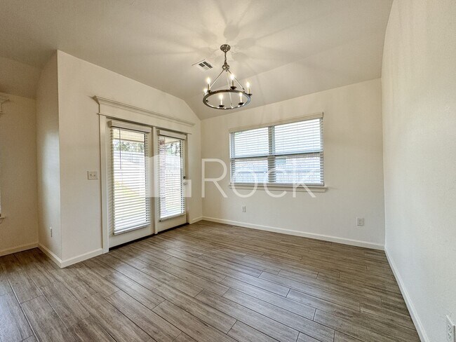 Building Photo - 1113 Magnolia Dr