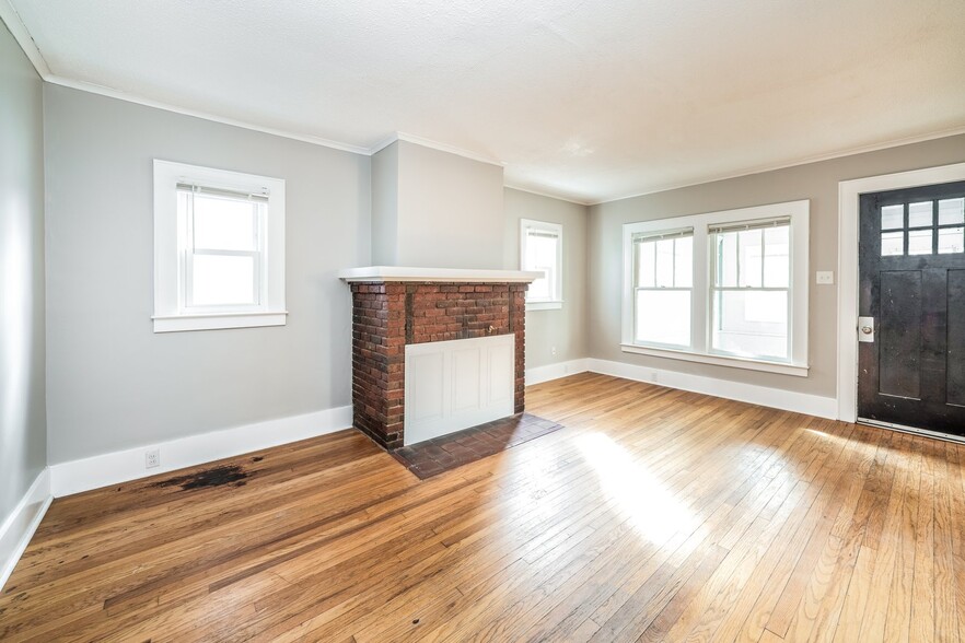 Building Photo - 134 Maplehurst Ave