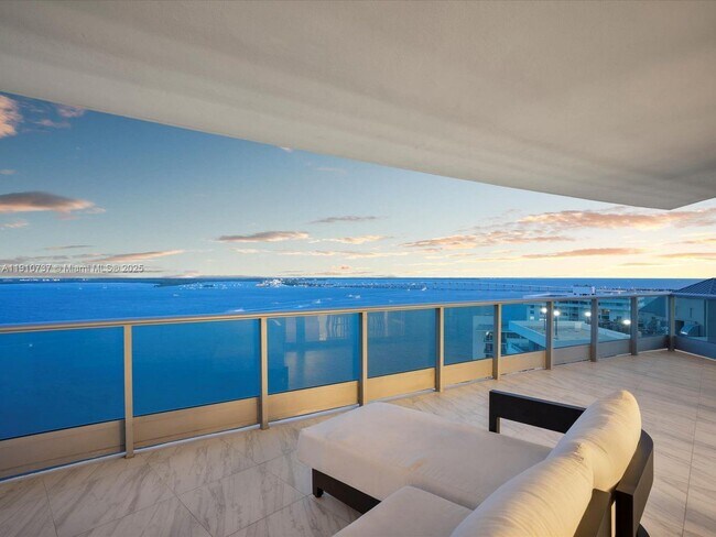 Building Photo - 1331 Brickell Bay Dr