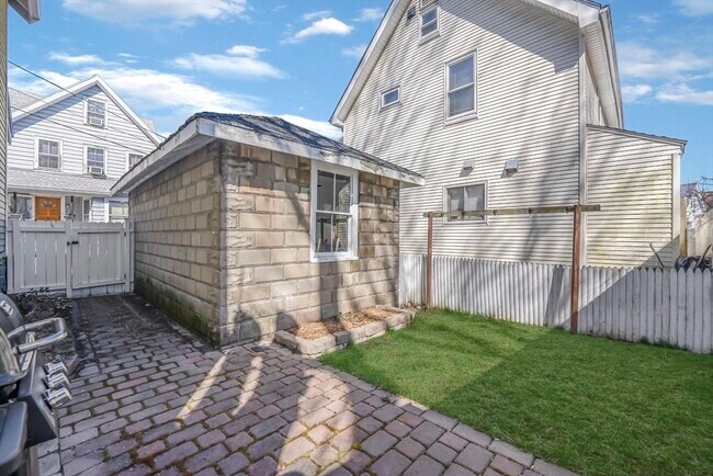 Building Photo - 16 Oak Grove Terrace