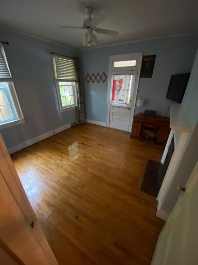 Building Photo - 2615 Cooper Ave