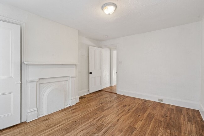 Building Photo - MOVE IN SPECIAL! SCORE HALF OFF 1ST MONTH'...