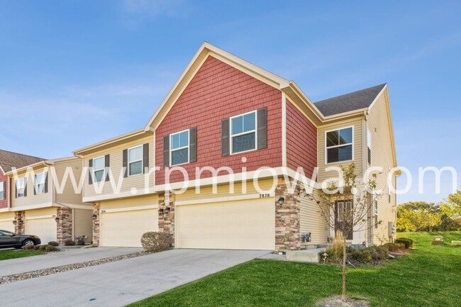 Building Photo - END UNIT! 3 Bedroom Townhome in Waukee School District!