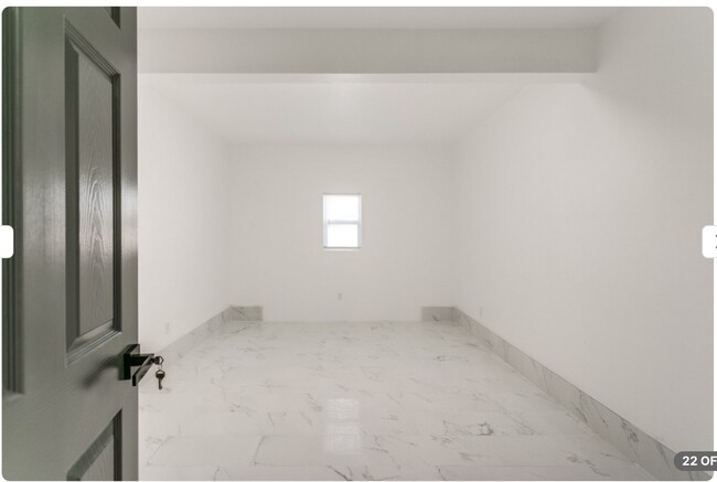 Building Photo - ASK ABOUT OUR VALENTINES DAY MOVE-IN SPECI...