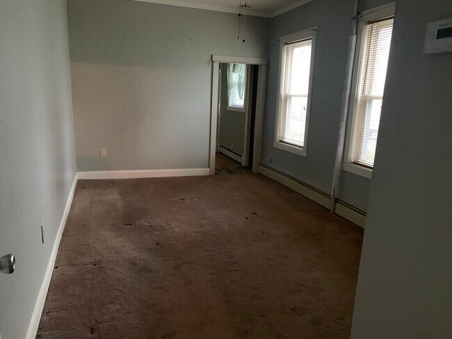 Building Photo - 293 Linden St