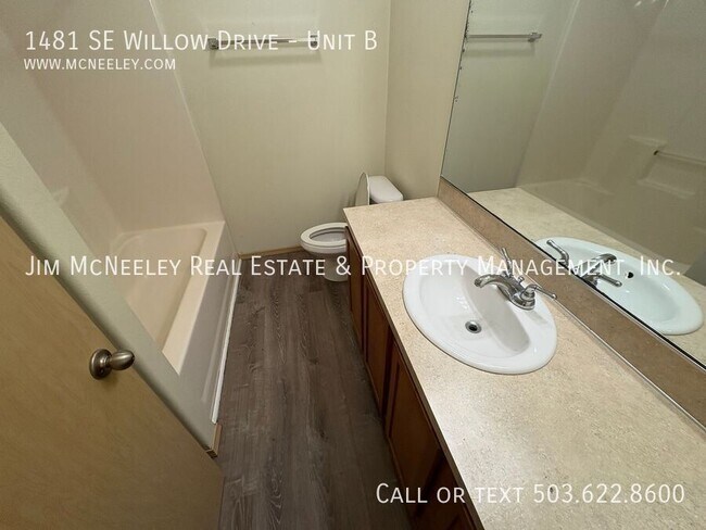Building Photo - 1481 SE Willow Dr