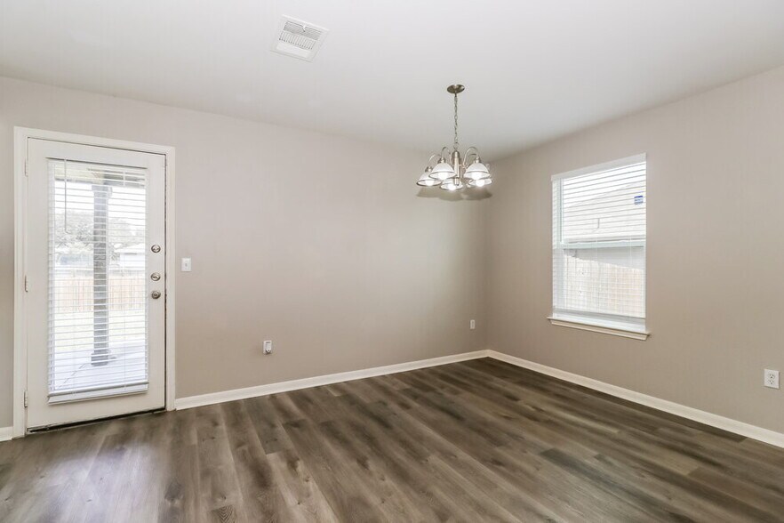 Building Photo - 388 Musgrav