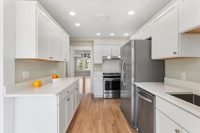 Building Photo - 16 Glenrose Rd