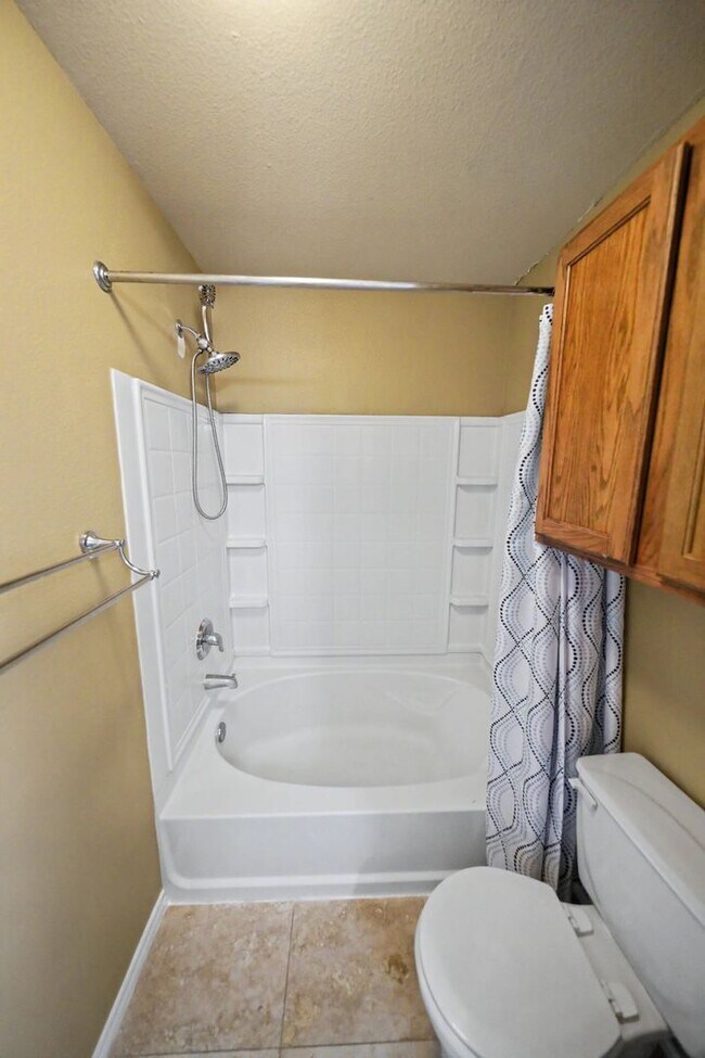 Building Photo - Spacious Cibolo Home Near Steele High School - Realtor Commission: $500