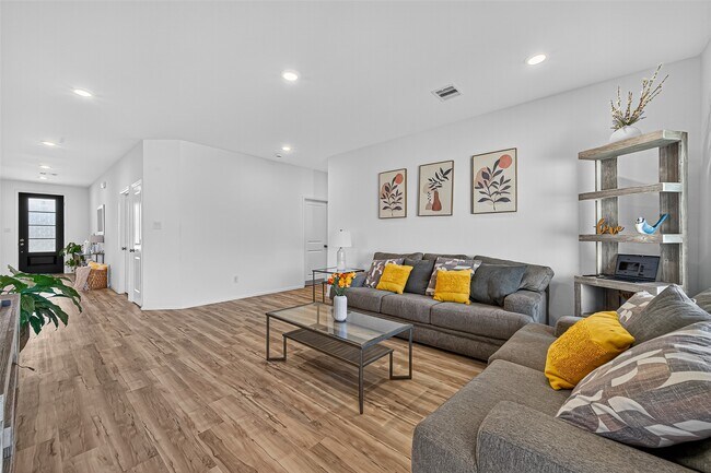 Building Photo - 27222 Woodridge Gln Dr