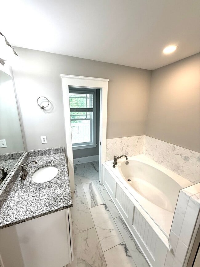Building Photo - ** 4 Bed 3 Bath located in The Orchards, Pike road ** Call 334-366-9198 to schedule a self showing