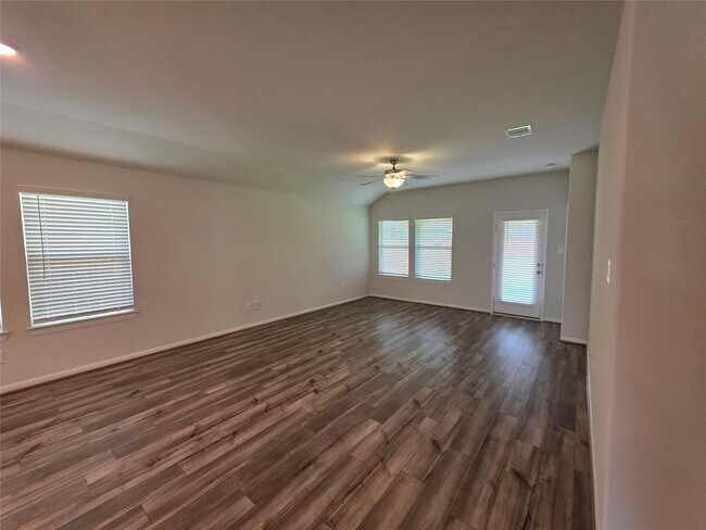 Building Photo - 2011 Cherryvale Dr