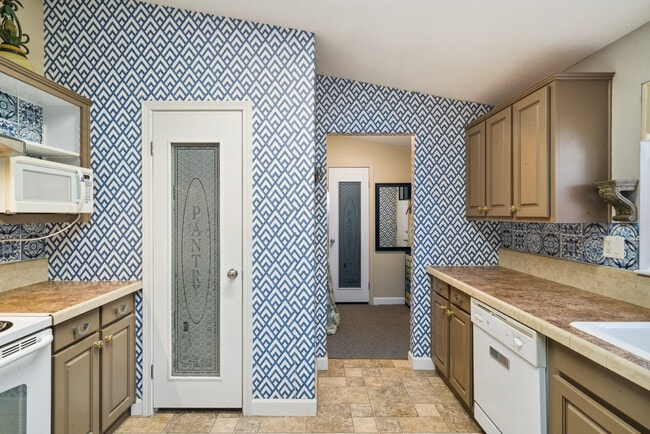 Building Photo - Bay City