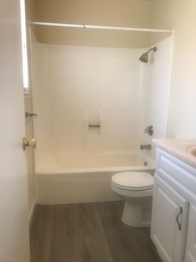 Building Photo - Grand Terrace Family Home