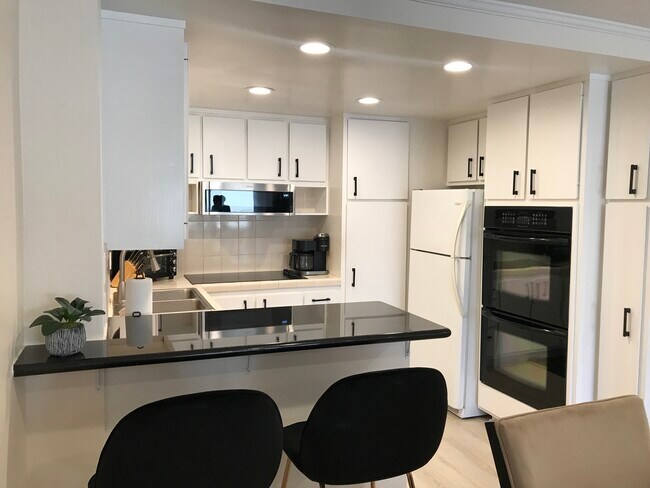 Building Photo - 1299 Cordova St