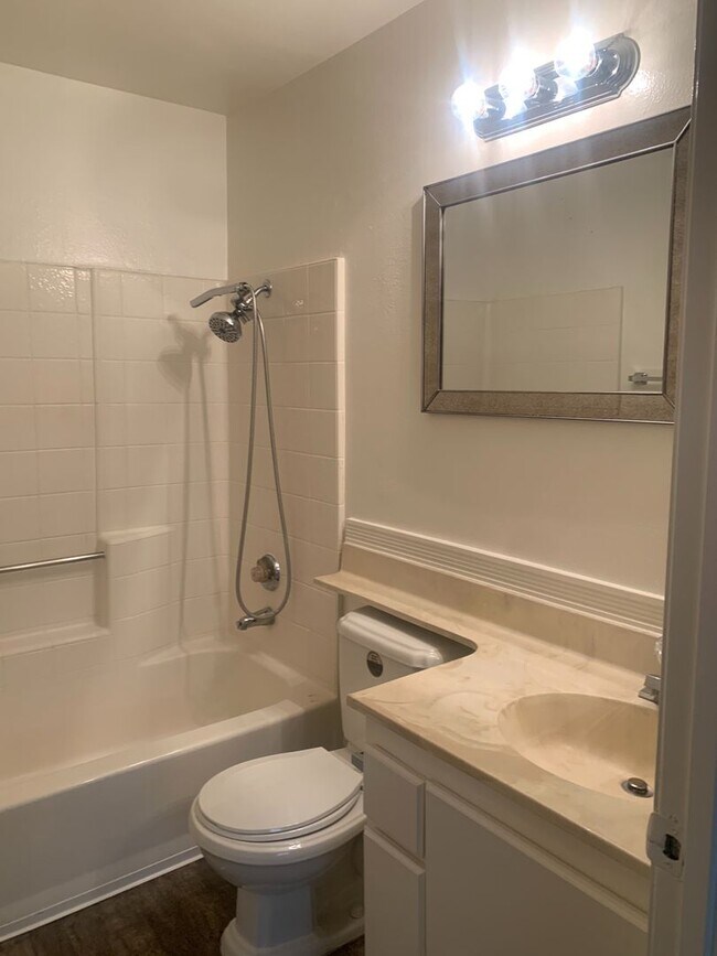 Building Photo - Large 2 Bedroom 2 Bath Condo with 1 Parking Space in Long Beach Coming Soon!