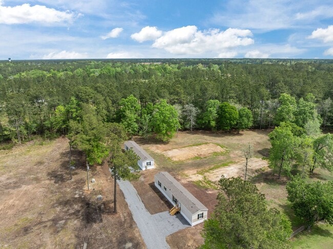Building Photo - Peaceful 3 Bedroom Rental Home on 1 Acre – Lawn Care Included