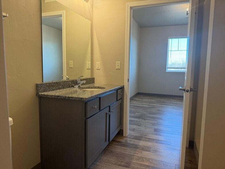 Building Photo - Harbor Pointe