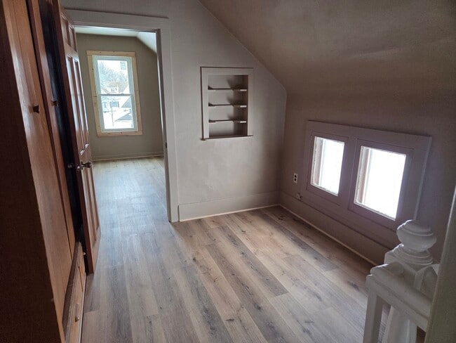 Building Photo - Freshly Updated 4 Bedroom 1 Bath Single Family Home in Marinette