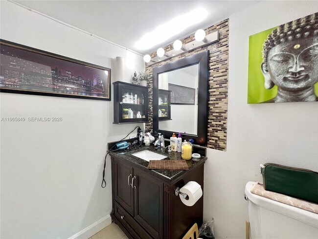 Building Photo - 7601 E Treasure Dr