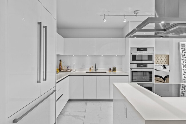 Building Photo - 155 E Boca Raton Rd