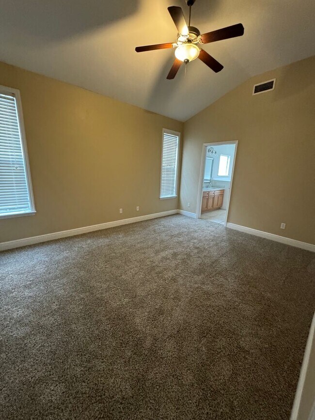 Building Photo - NE Tallahassee Home in Top School District