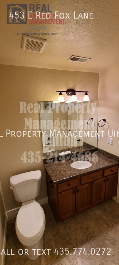 Building Photo - 453 E Red Fox Ln