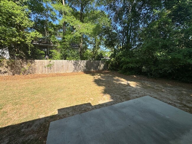 Building Photo - 2 Bed 1 Bath Duplex