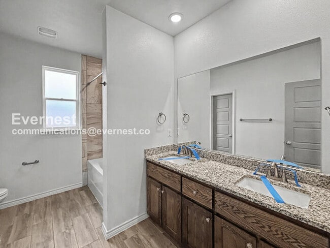 Building Photo - 713 Freedom Cir