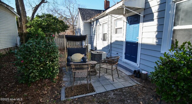 Primary Photo - 300 Lewis St