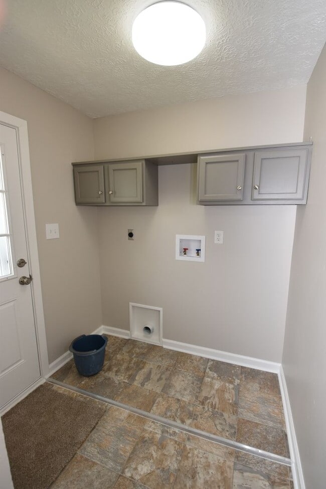 Building Photo - Coachlite 1439-1441