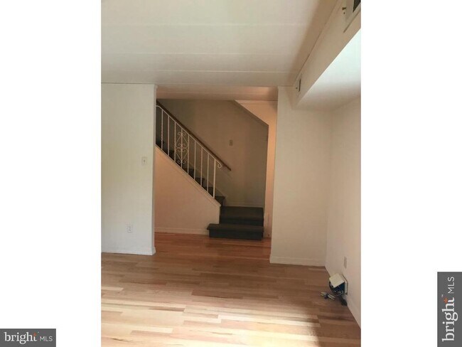 Building Photo - 201 Village Walk