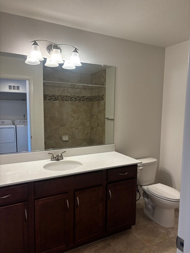 Building Photo - Available now 3bd 3.5 ba .Town home for rent located near Buckley AFB between Smokey hill and Qui...