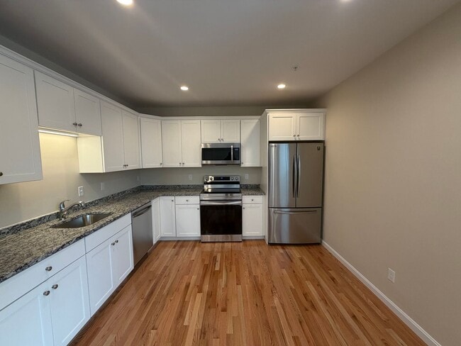 Building Photo - 85 Lowell St