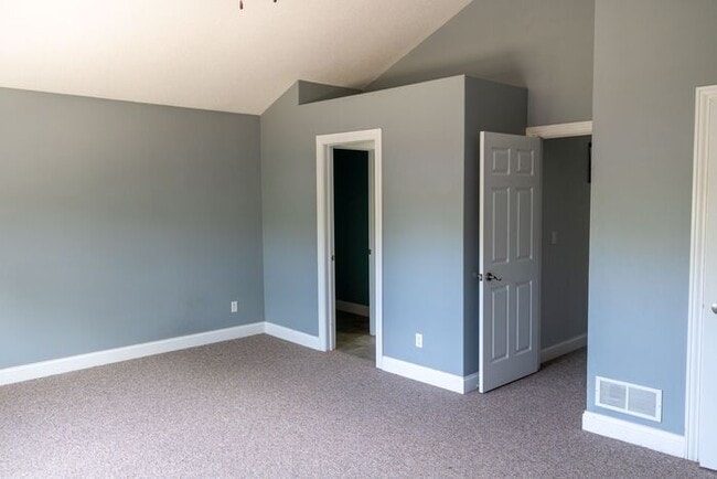 Building Photo - $2,400 | 3 Bedroom, 3.5 Bathroom Multi Flo...