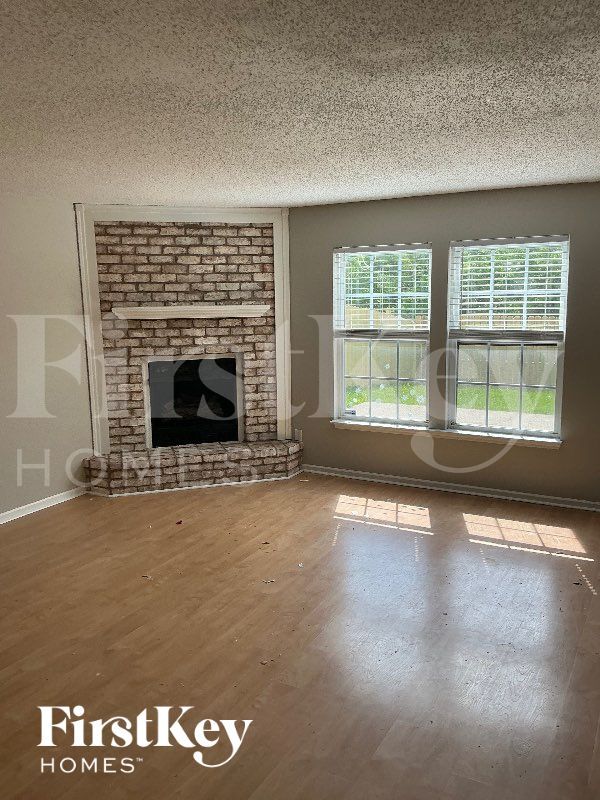 Building Photo - 8636 Aylesworth Dr