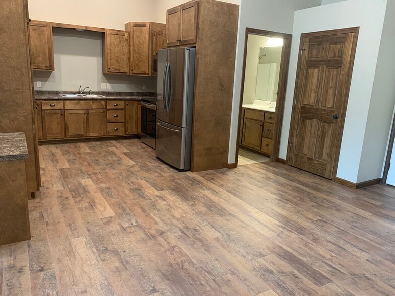 Building Photo - 704 E Wisconsin St